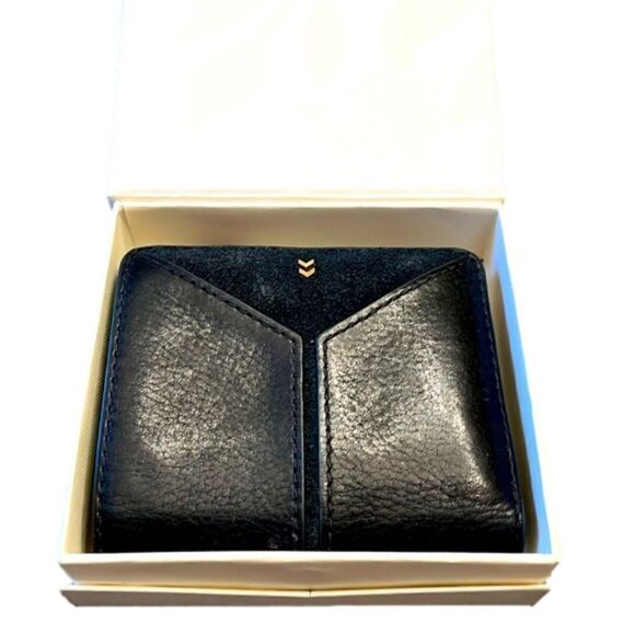 Stella & Dot Handbags - COVET HIGHLINE GUC black wallet Stella & Dot